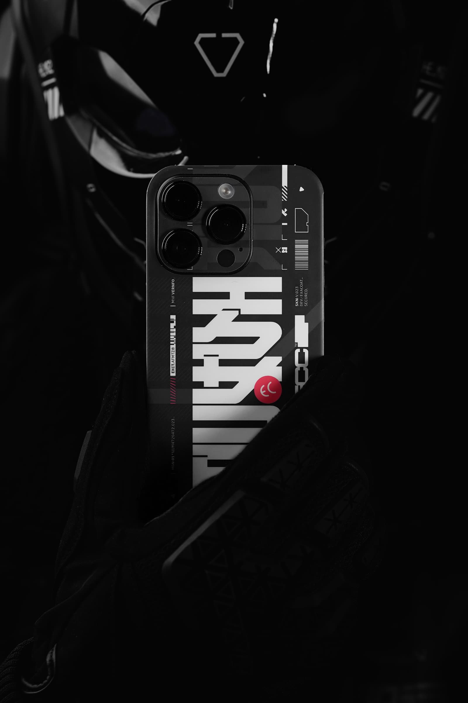 MGN-01 // Phantom Black Skins