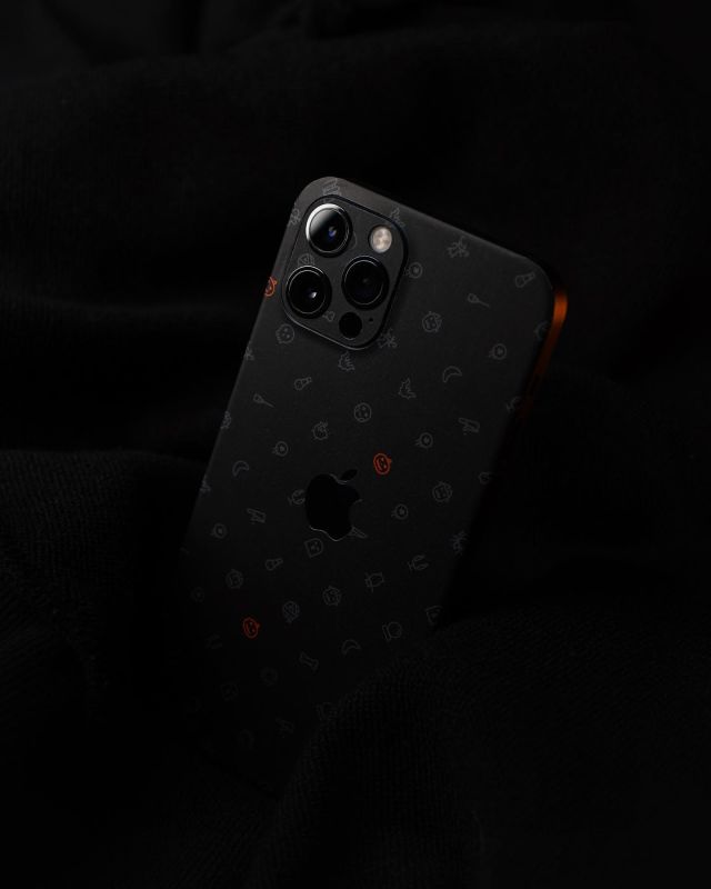 If you haven’t had the chance to dress up this Halloween, at least your phone could. 🎃The Hallows is limited for 4 days. #linkinbio