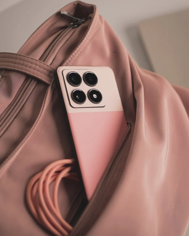 Xiaomi 14T Pro
These colors remind me of the strawberry pocky sticks
.
Featured skin:
Blush Pink model cut skin + Petal Pink camera panel skin