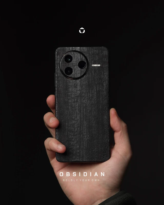 Poco F7 Pro in Dragon Black skin, because why blend in when you can stand out?

#exacoat #PocoF7Pro